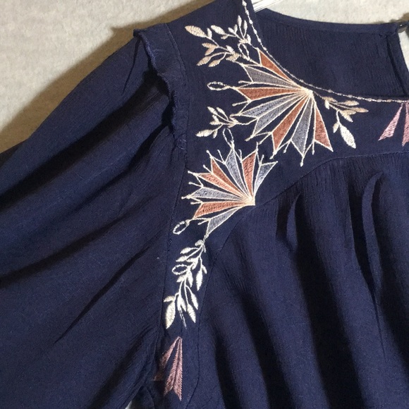 KNOX ROSE Embroidered Oversized Relaxed Fit Keyhole Botton Back Boxy Flyaway Top - Picture 11 of 16